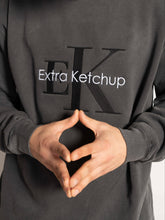 Load image into Gallery viewer, EXTRAKETCHUP &quot;KLEIN&quot; CREWNECK