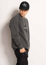 Load image into Gallery viewer, EXTRAKETCHUP &quot;KLEIN&quot; CREWNECK
