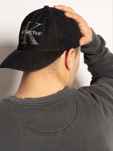 Load image into Gallery viewer, EXTRAKETCHUP &quot;KLEIN&quot; CREWNECK