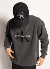 Load image into Gallery viewer, EXTRAKETCHUP &quot;KLEIN&quot; CREWNECK