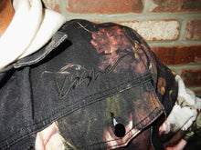 Load image into Gallery viewer, &quot;FLOURISHING&quot; FLORAL TRUCK JACKET